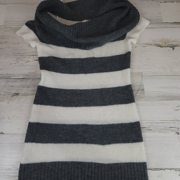 Love Rocks Sweaters - Women's Gray and White Love Rocks Sweater Size Medium